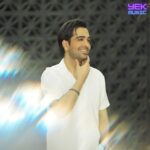 دانلود آهنگ روز عشق را با تو جشن میگیرم سرنوشت را در تو من میبینم
